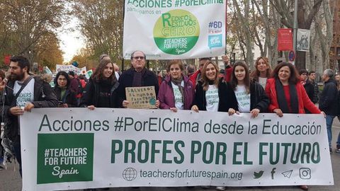 Miriam particip en la manifestacin por el clima junto al exministro ngel Gabilondo.