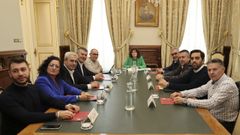 Una de las reuniones celebradas en Santiago de los alcaldes de los concellos implicados en el futuro parque comarcal de bomberos