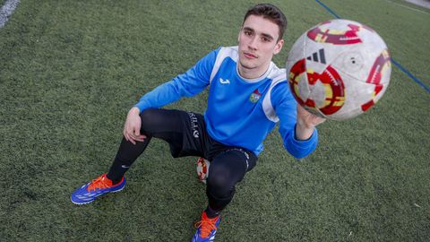 Romero es uno de los capitanes del Boiro y ya luci� el brazalete de capit�n sobre el c�sped.