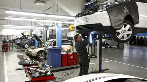 Trabajador de un taller de veh�culos
