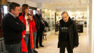 Valent&iacute;n Gonz&aacute;lez Formoso con L&oacute;pez Ferro en el Museo Monte Caxado.