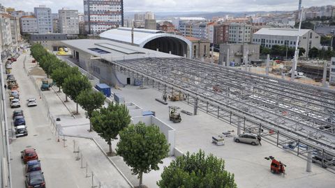 Vistas de las obras de la estación intermodal de A Coruña desde la Avenida da Sardiñeira, el pasado mes de julio.