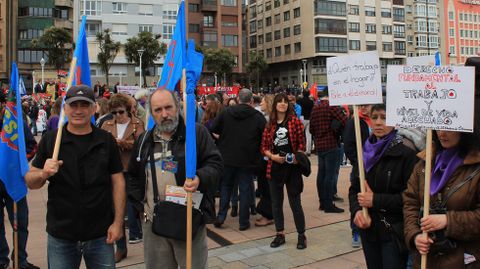 Manifestantes en el Na�tico