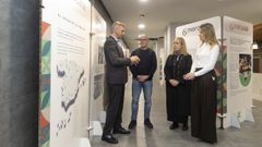 El presidente de Mercasa, Jos� Mi�ones, inaugur� la exposici�n junto con el concejal de Mercados, Xan Duro, y la directora gerente de Mercagalicia,� Bel�n Hern�ndez (segunda por la derecha).