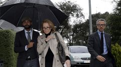 Sonsoles Suarez, acompa�ada por su marido Paulo Wilson (i) y Francisco Javier Suarez