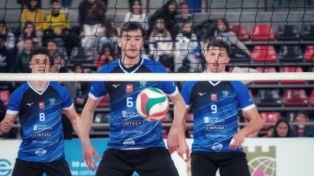 El Intasa San Sadurniño peleará por volver a la élite del voleibol