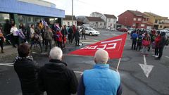 Protesta en el exterior de la piscina municipal por el impago de n�minas a los trabajadores
