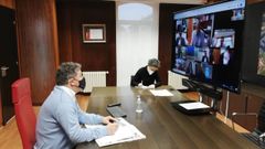 El alcalde de Pontevedra. Miguel Anxo Fern�ndez Lores (BNG), asiste a la reuni�n con otros regidores y el gerente del �rea sanitaria para analizar la evoluci�n de la pandemia