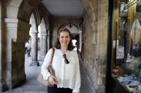A Dolores le encandila pasear por el casco viejo y en especial por calles como la r�a do Vilar. 