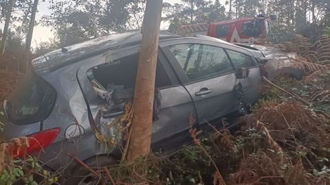 As qued el coche tras salirse de la va y caer por el desnivel