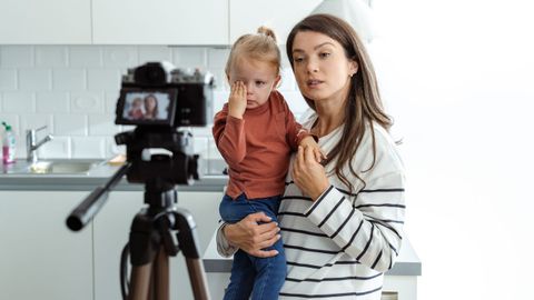 El Gobierno quiere regular el �sharenting�, la exposici�n de menores en redes