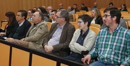 En primera fila del p�blico, alcaldes de distintos colores pol�ticos, el carball�s y el larach�s. 
