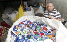 Los pl�sticos se almacenan en una nave hasta su partida hacia la recicladora de Nar�n. 