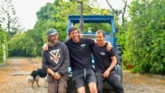 Marcos Heinrich, Oriol Roig y Manel Rusi�ol montaron juntos la escuela de surf O Ancoradoiro