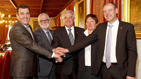 La foto del 2015 tras el acuerdo de Medicina, foto que la Xunta busca repetir diez aos despus