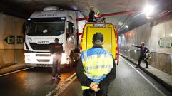 Trailer atascado en el t�nel de Mar�a Pita