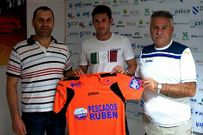 Mimi, flanqueado por Jos� Ram�n Gonz�lez y Antonio R�denas.