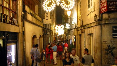 Exterior del Bar Ferreir�s en la R�anova de Lugo en el San Froil�n del 2002