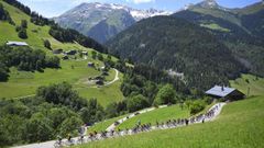 El pelot�n del Tour de Francia, en�Plateau De Solaison.