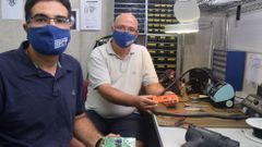 Los cient�ficos muestran el dispositivo