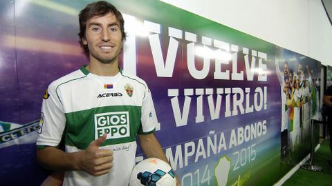 Pedro Mosquera. El coru��s regresa a casa desp�es de una d�cada en el exilio. Del Elche al D�por.