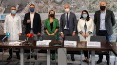 Luis Verde, gerente del �rea sanitaria; Gonzalo Trenor, delegado provincial de la Xunta; Ethel V�zquez, conselleira de Infraestruturas; Jos� Flores, gerente del Sergas; Mar�a Jes�s Pi�eiro, directora de recursos econ�micos del Sergas, y Manuel V�zquez Mui�o, responsable de la adjudicataria. �ngel Manso