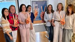 Mar�a Gonz�lez (AGAL), Cristina P�rez (directora territorial de Sanidade), Bel�n do Campo (delegada de la Xunta), Blanca Gonz�lez (vocal de Dermofarmacia del COFC), Marga Mu�oz (secretaria COFC), Sara Catrain (presidenta del COFC), y Mar�a Villamisar (AGAL)