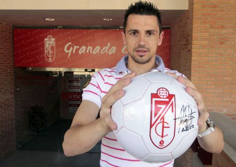 Roberto Fern�ndez est� de vacaciones en Chantada y Sergio Ramos llegar� de inmediato a Lugo.