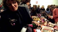 Presentaci�n para mujeres. A m�s de un centenar de mujeres reuni� ayer en O Barco la bodeguera Cristina Murga para presentar su nuevo vino espumoso, Chris,