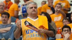 Gran ambiente de las dos aficiones en el Pazo�