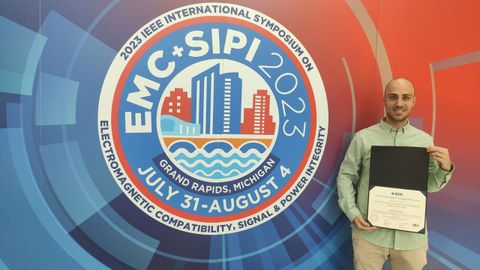 El ingeniero ovetense Rafael Su�rez L�pez con el premio
