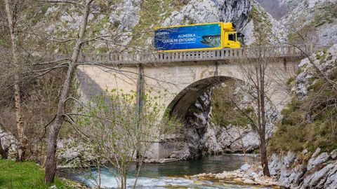 Uno de los camiones de Alimerka propulsado por Gas Natural Licuado
