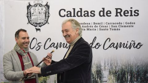 Jacobo Prez recibe el bastn de mando de manos de Juan Manuel Rey, convirtindose en el cuatro alcalde de la actual etapa democrtica en Caldas