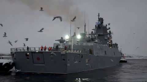 La fragata Almirante Gorshkov en aguas rusas.