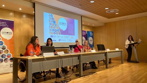 Mesa redonda, protagonizada por la directora general de Deporte, Aida Nu�o; la periodista Cristina Gallo; Beatriz �lvarez, t�cnica de Fedema; Loida P�rez, �rbitra de luchas ol�mpicas; y la judoca paraol�mpica Marta Arce.