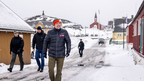 El rey Frederik X de Dinamarca en una visita a Groenlandia el pasado mes de abril.