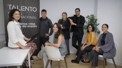 De izquierda a derecha: Uxa Calo, gallega; Alejandro Robles, venezolano; Dara Golub, ucraniana; Pablo Meza, argentino; Fernanda Palermo, uruguaya; Zurin Serraty, dominicana y Raquel Rodrguez, italiana.
