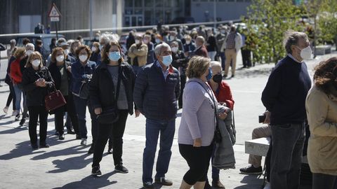 Colas en Expocoruña para la vacunación masiva frente al covid-19