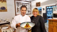 La Carpinter�a (Vigo). Lleg� Rafael P�rez a Vigo para regentar el Pazo Los Escudos. Hace 9 a�os decidi� montar, junto a su mujer, la repostera Elena Garmend�a, su propio restaurante, con una propuesta culinaria fruto de la fusi�n de la tradici�n vasca y gallega. Un aviso: dejen sitio para el postre. Su �reinona� gan� el premio a la mejor tarta de manzana de Espa�a en el 2022.