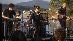 Tri�ngulo de Amor Bizarro actuando en Boiro en agosto