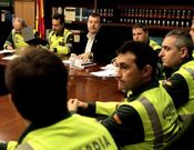 El fiscal Carlos Gil y agentes y mandos de Trfico.
