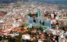 <span lang= es-es >Plaza de Espa�a</span>. La promotora Bruesa, que suspendi� pagos hace a�os, pretend�a construir estos edificios para transformar este c�ntrico recinto que quedar�a como muestra la infograf�a