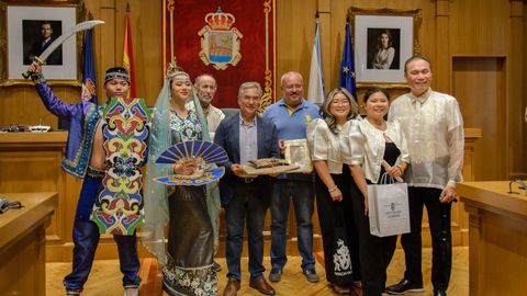Acto de recepción de los representantes de las Xornadas de Folclore en la Diputación de Ourense.