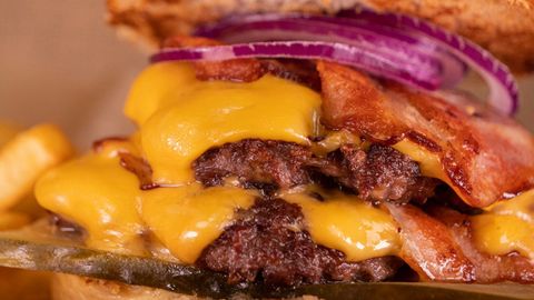 La hamburguesa del cl�sico Street Bar de Oviedo.