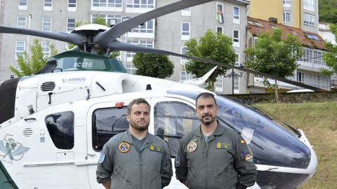 Ignacio Sanl�s y Roberto de Jes�s, piloto y mec�nico del helic�ptero de la Guardia Civil. 