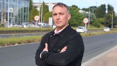 Crist�bal Carneiro Mella, trabajador de Navantia Fene, en el barrio de A G�ndara esta semana.