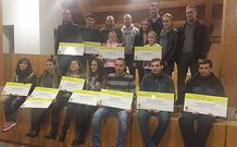 Foto de familia de los premiados en las distintas categor�as del circuito de atletismo de A Estrada.