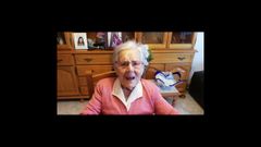 Mar�a Dolores Gonz�lez D�az, en la fiesta que le hizo su familia para celebrar su 106 cumplea�os