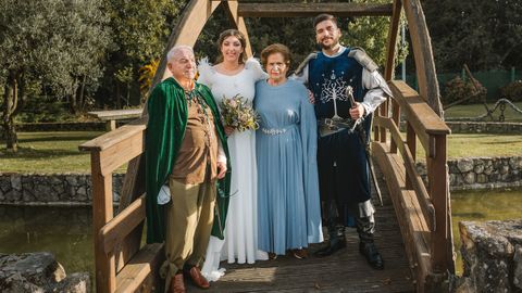 Los novios con los abuelos de ella