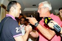 El entrenador gallego saluda a Marcello Lippi, t�cnico del Guangzhou